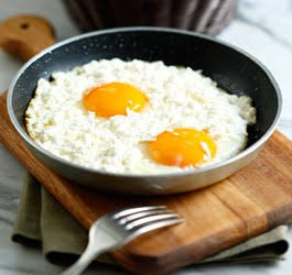 Sahanda Peynirli Yumurta 